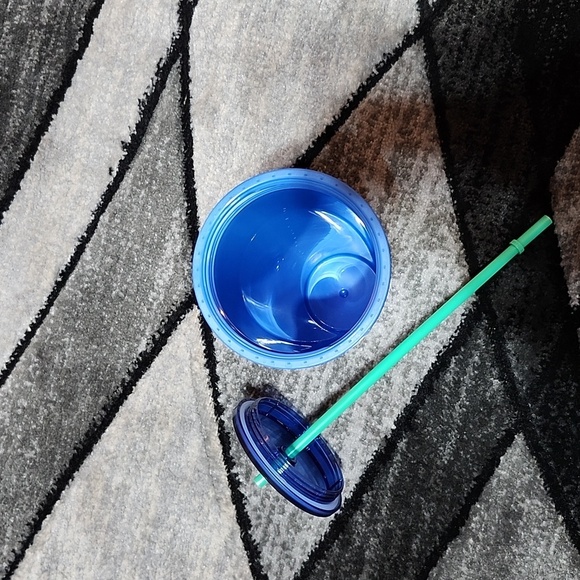 STARBUCKS 2022 LIMITED EDITION COLOR CHANGE BLUE BERRY CORSAGE GLITTER VENTI CUP - Picture 8 of 11